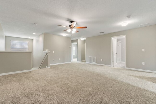 Building Photo - MOVE IN SPECIAL- 4/2.5 Town Home w/ Loft a...