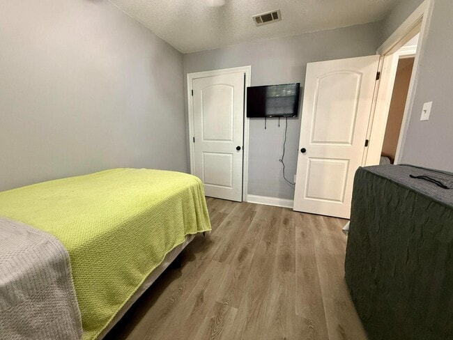 Building Photo - 306 N 40th Ave