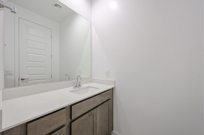 Building Photo - 4-Bedroom Home in Mystic at Lake Pleasant