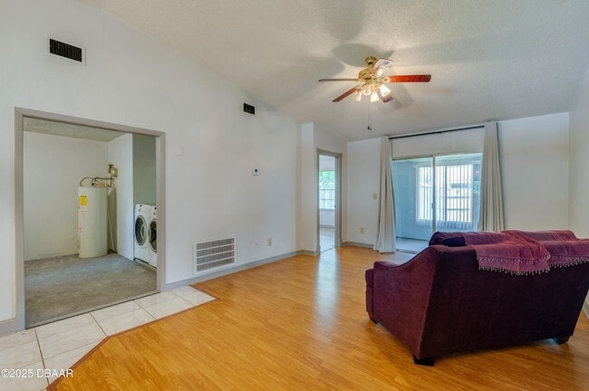 Building Photo - 1045 Amber Cir