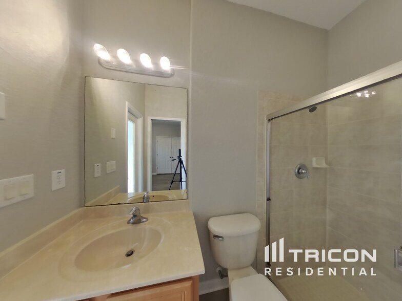 Building Photo - 3445 Fiddlers Green Loop