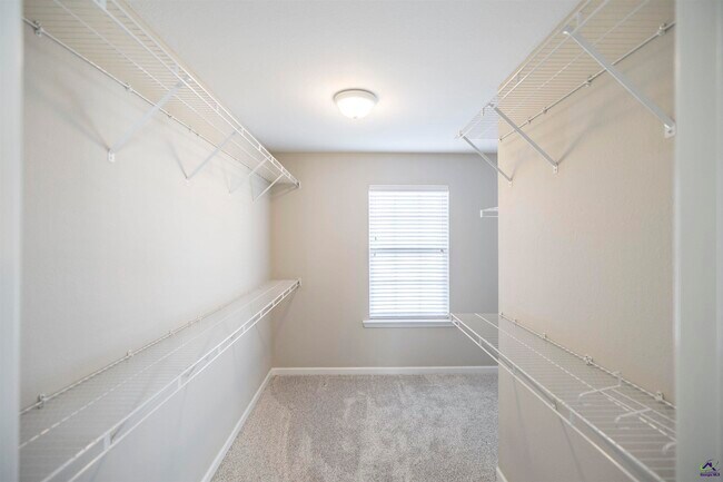 Building Photo - 104 Rosales Dr