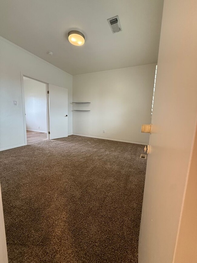 Building Photo - Lovely Country Charm with Swimming Pool