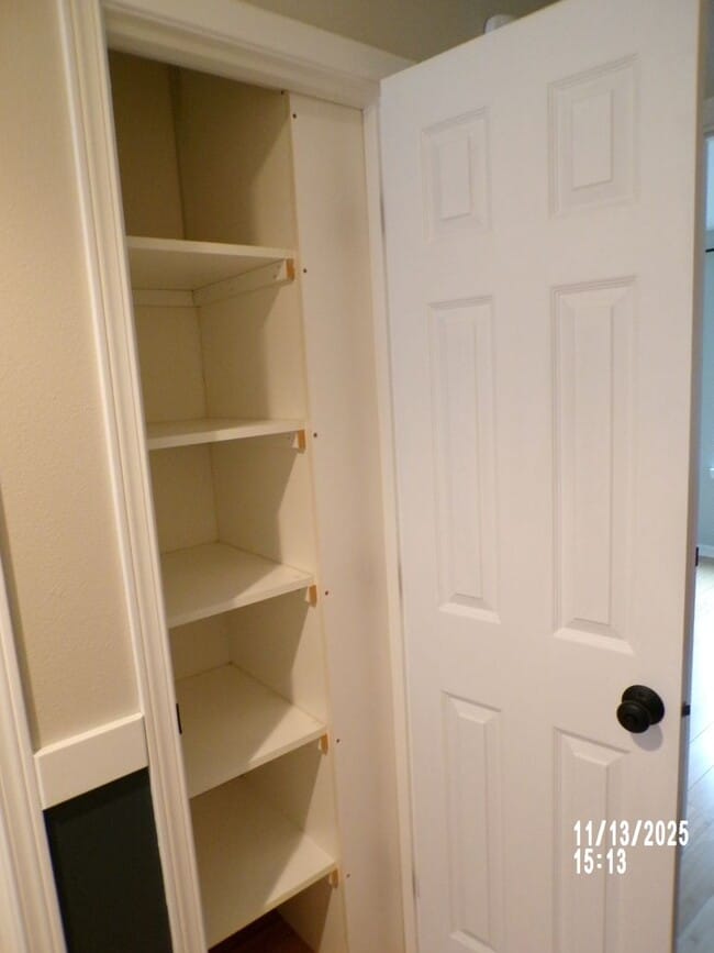 Building Photo - Charming house close to parks