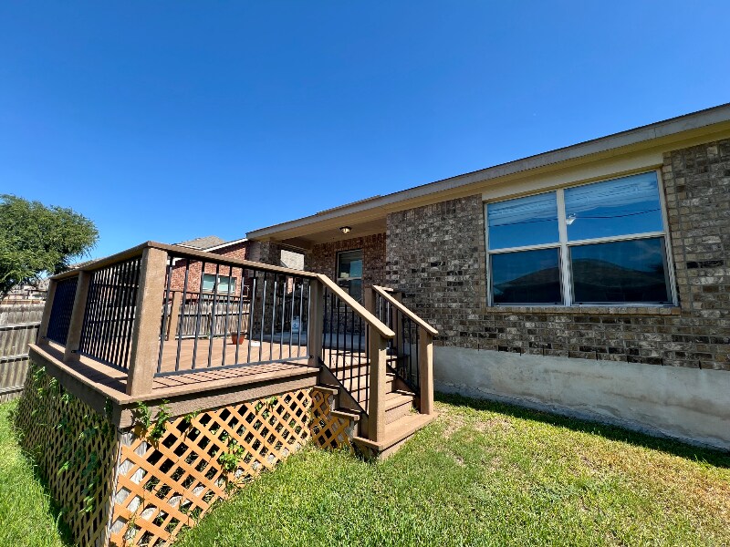 Building Photo - 500 Saddlehorn Way