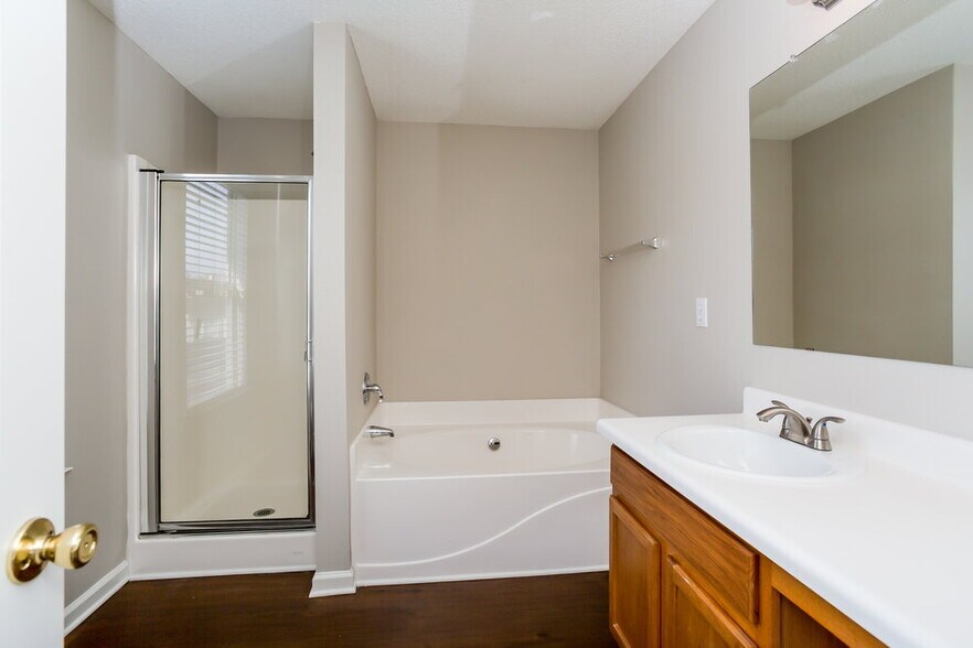 Building Photo - 1607 Thornwick Trace