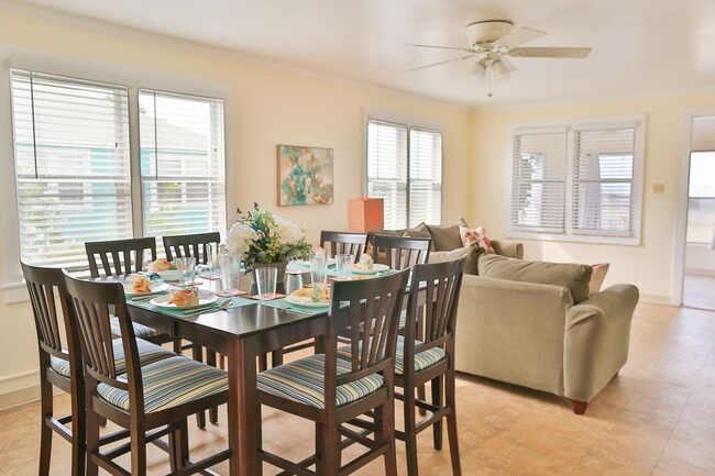 Building Photo - Charming Beach-Front 4bd Home