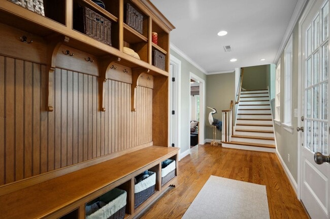 Building Photo - Extremely RARE opportunity in Green Hills