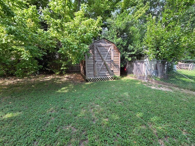 Building Photo - 605 Town Creek Ct