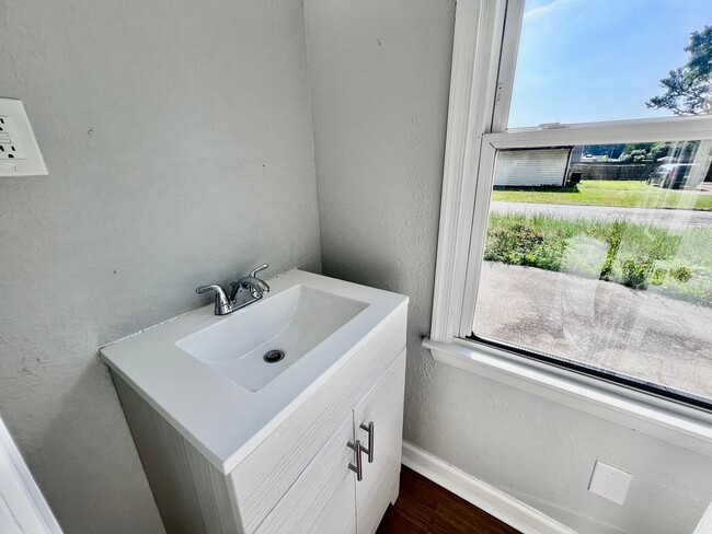 Building Photo - MOVE IN INCENTIVE: $500 FIRST FULL MONTHS ...
