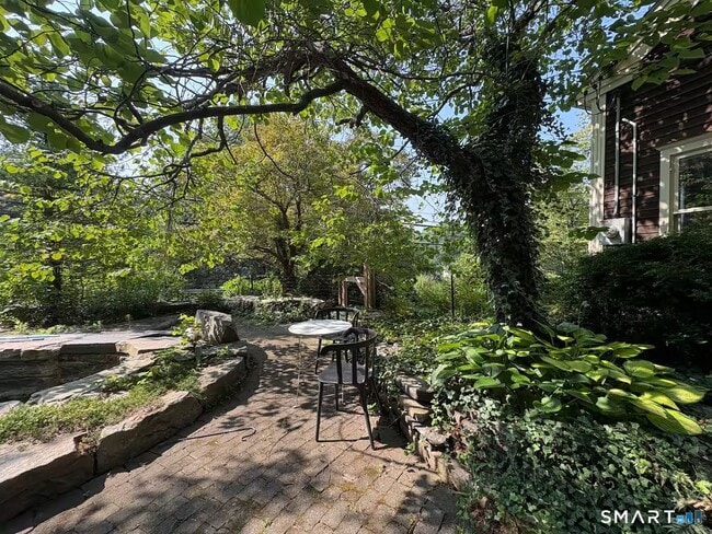 Building Photo - 895 Tolland Stage Rd