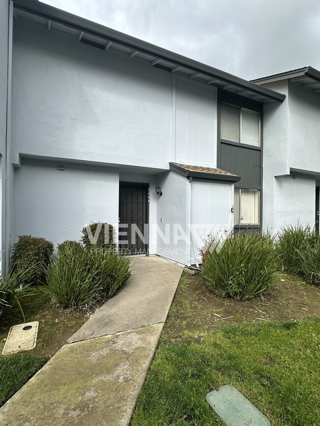 Building Photo - 5066 Greenberry Dr