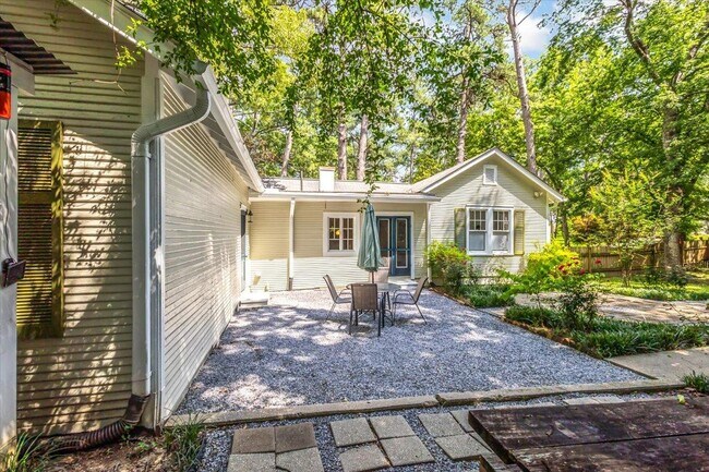 Building Photo - 4041 Pine Hill Dr