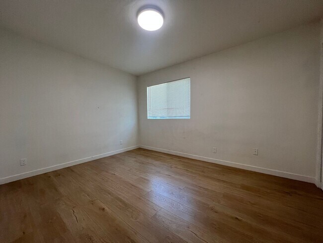 Building Photo - 8007-8009 HILL DR.