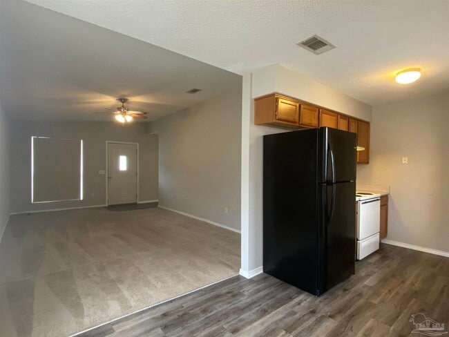 Building Photo - 504 Ashwood Ln