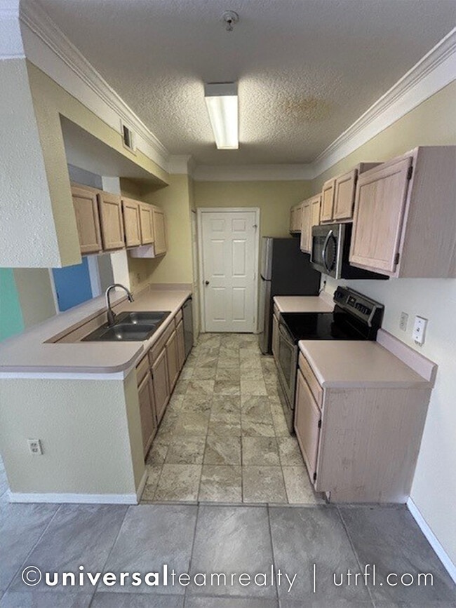 Building Photo - 11520 Villa Grand