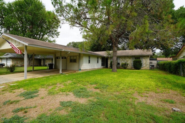 Building Photo - Updated home in established Schertz Neighb...