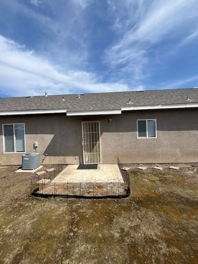 Building Photo - 3001 - 3007 S. Sallee Ct.