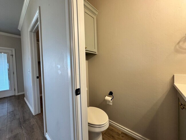 Building Photo - Spacious 3-Bedroom Home with Designer Kitc...