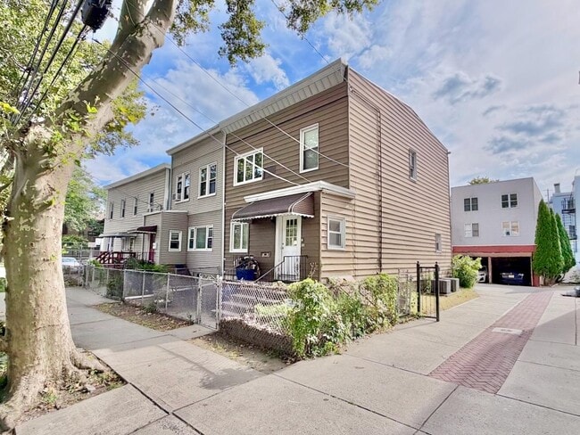 Building Photo - 41 Washburn St