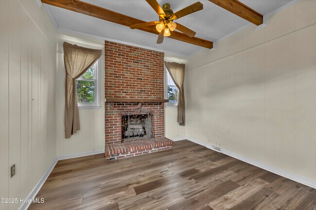 Building Photo - 313 Monterey Dr