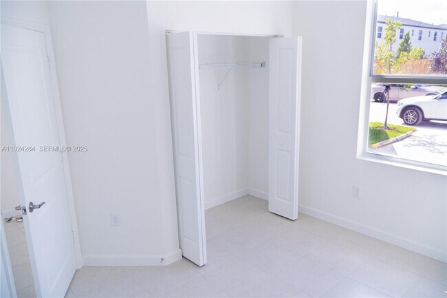 Building Photo - 27651-27155 SW 155th Ct