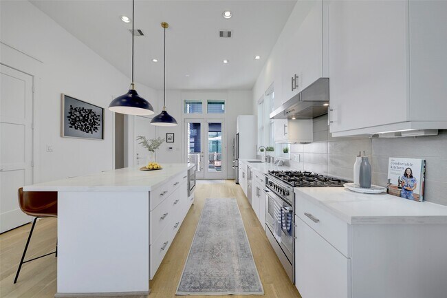 Building Photo - 9809 Mocking Bird Hill Ln