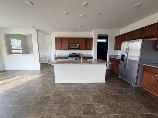 Building Photo - 15545 Westmoor Ave