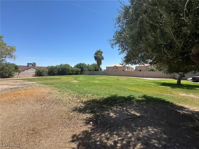 Building Photo - 575 Roxella Ln