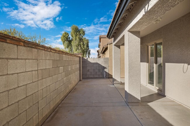 Building Photo - 9547 E Belmont Ave