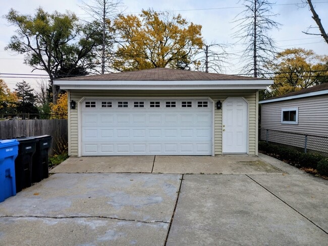 Building Photo - 3803 N Pacific Ave