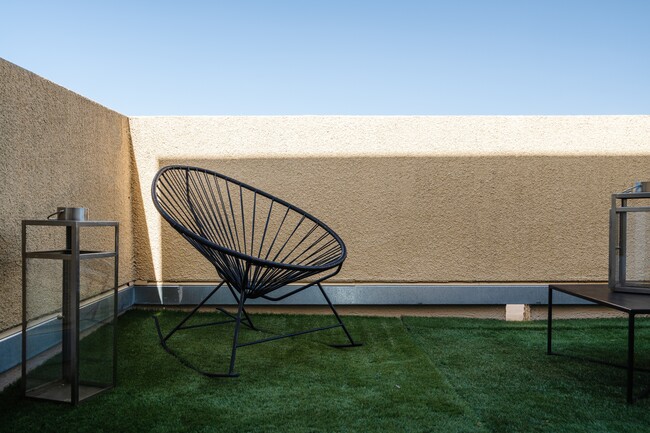 Building Photo - 201 E Angeleno Ave