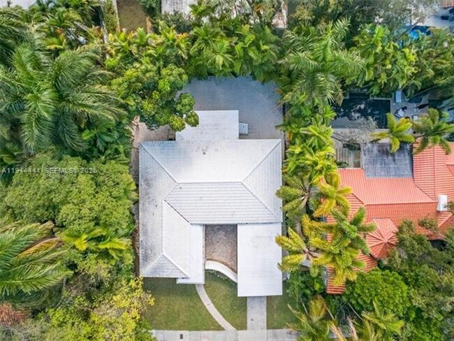 Building Photo - 680 NE 57th St