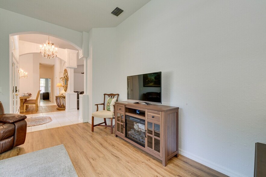 Building Photo - 9939 SW 203rd Cir