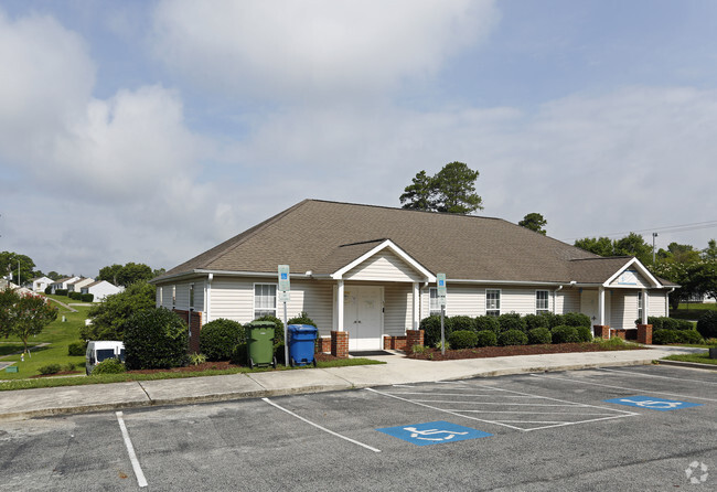 Village At Greenfield - Wilmington, NC | Apartment Finder