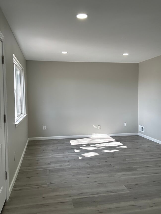 Building Photo - 5901 Roosevelt St