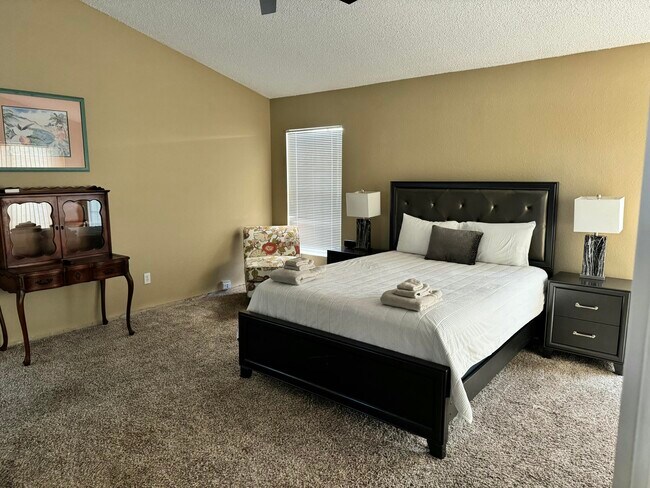 Building Photo - 2937 SE Cates Cir