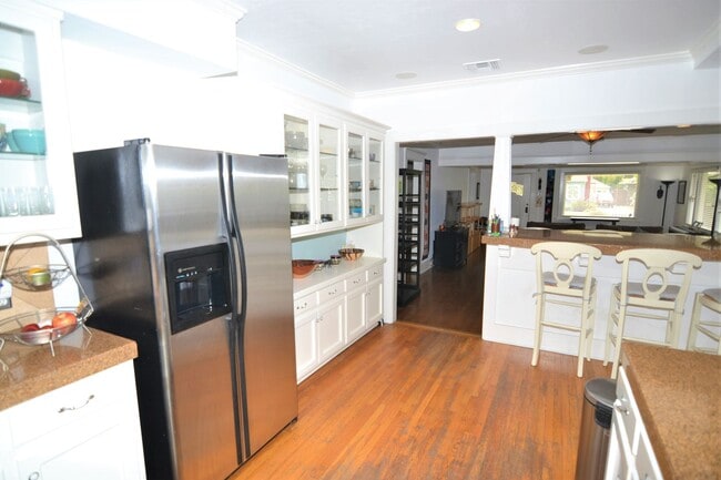 Building Photo - Beautiful Belmont Heights Home with Huge B...