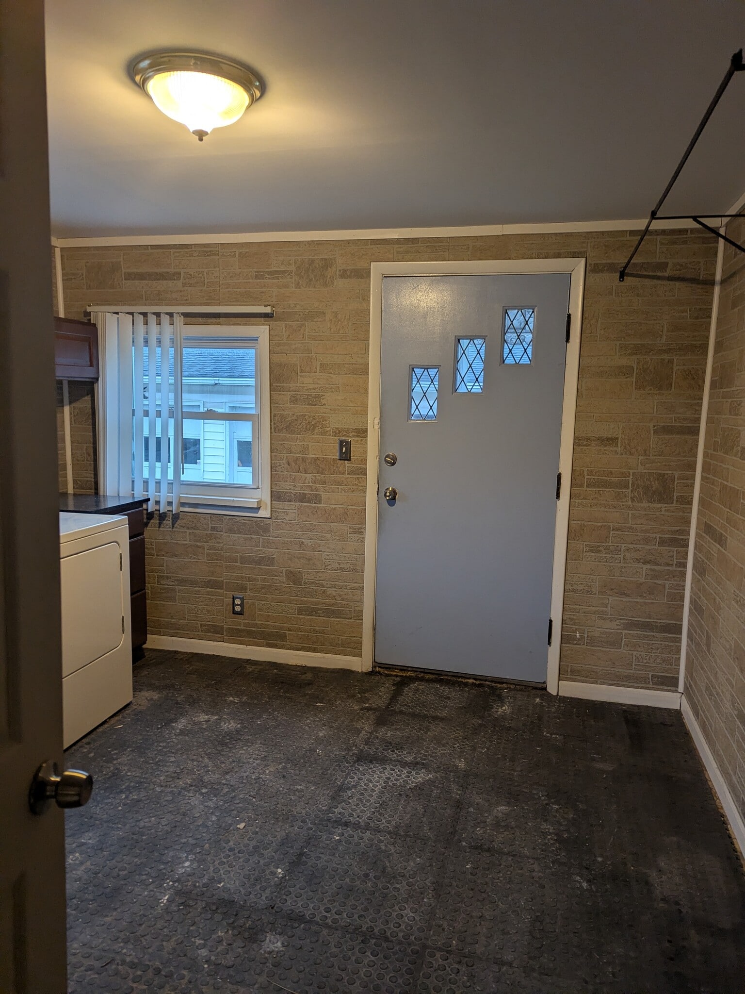 Laundry Room - 218 Alaska St