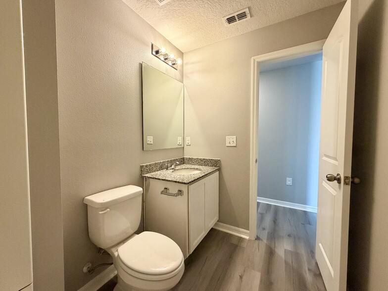 Building Photo - 687 Gila Dr