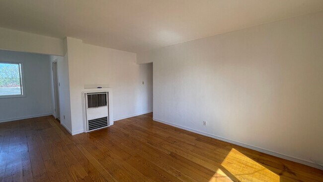 Building Photo - 1910-1910 42nd Ave