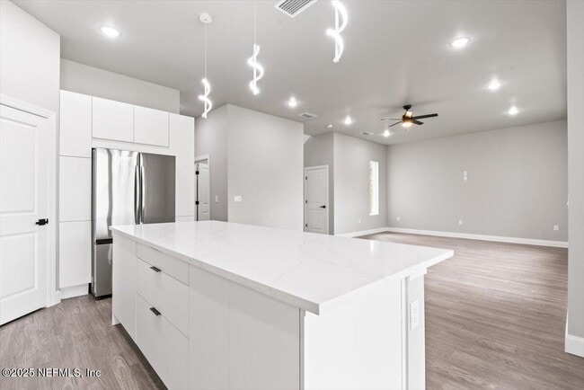 Building Photo - 5405 Heckscher Dr