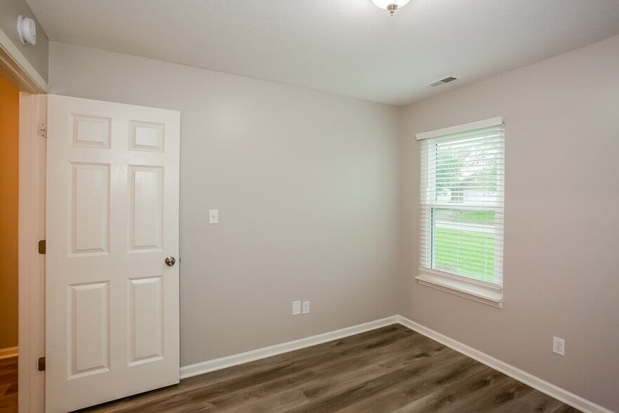 Building Photo - 1333 Cypress Dr