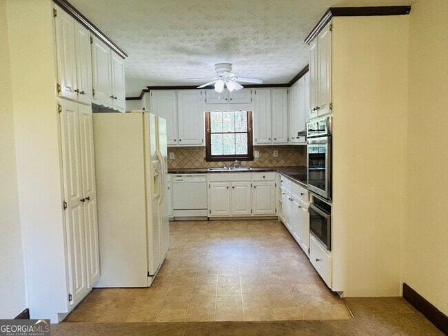 Building Photo - 5433 Wydella Rd SW