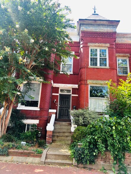 Primary Photo - 62 S St NW