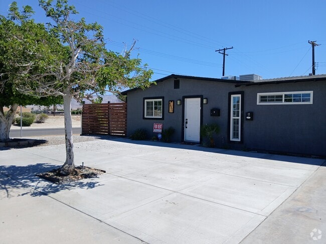 Building Photo - 46520 Daisy St