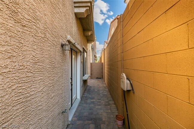 Building Photo - 169 Almond Ridge Pl