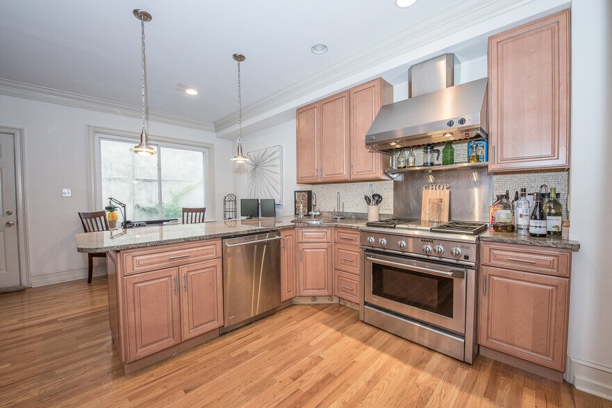 Building Photo - 2822 Ogden St