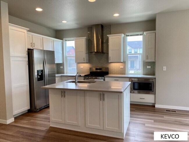 Building Photo - Spectacular New Construction!