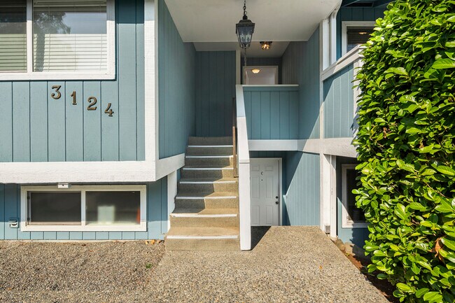 Building Photo - 3124 NE 147th St